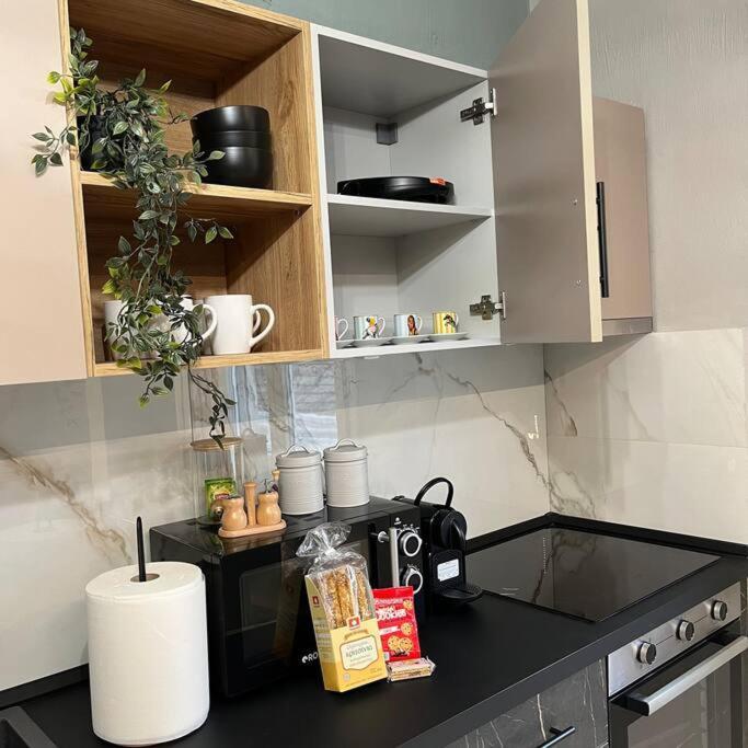 Km Ethnikis Amynis A Apartment Drama Luaran gambar